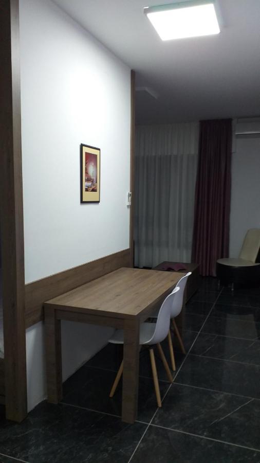 Dream House Appartement Kruševac Buitenkant foto
